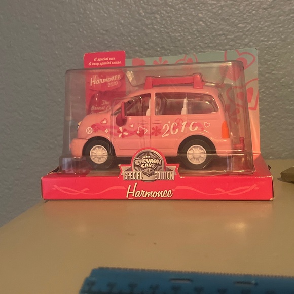 Chevron car - Picture 1 of 3